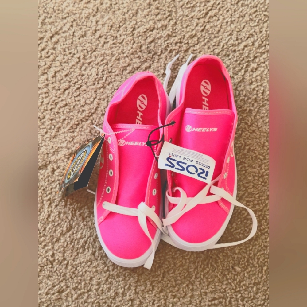 NWT Sz 6 Pink Heeleys